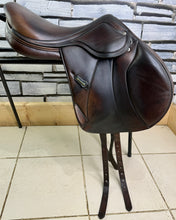 Load image into Gallery viewer, 17” +1.5 (MW) Amerigo Vega Monoflap Jump Saddle - Brown