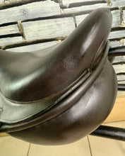 Load image into Gallery viewer, 17 1/2” MW/Fit 2 Lavinia Mitchell Jump Saddle - Brown
