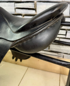 17 1/2” Medium Albion Legend Jump Saddle - Black