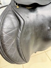 Load image into Gallery viewer, 17 1/2” Wide  Black Country Wexford Jump Saddle - Black