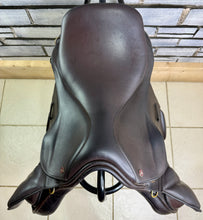 Load image into Gallery viewer, 17” MW Jeffries Falcon One GP/Jump/Event Saddle - Brown - Square Cantle