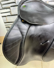 Load image into Gallery viewer, 17 1/2” MW Ideal 1550 GPD/VSD Saddle - Black