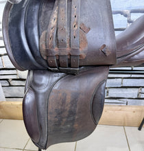 Load image into Gallery viewer, 16 1/2” Wide Jeffries Stamford English WH Saddle - Brown - Working Hunter Cob