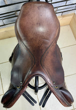 Load image into Gallery viewer, 17 1/2” Wide Paramount Monoflap Jump Saddle - Brown