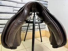 Load image into Gallery viewer, 18” MW Novus WH/VSD Saddle - Brown
