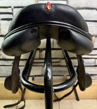 Load image into Gallery viewer, 17” +4 (XW) Equipe Monoflap Jump Saddle - Black -2018- Immaculate-Patent Trim