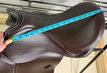 Load image into Gallery viewer, 17 1/2” Medium Silhouette Midas High Wither GP Saddle - Brown