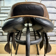 Load image into Gallery viewer, 17” XW Silhouette Dual/Double Flap Jump Saddle - Black/Brown