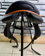 Load image into Gallery viewer, 17 1/2” Medium-MW Devoucoux Chiberta Lab Monoflap Jump Saddle - Black/Orange
