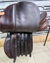 Load image into Gallery viewer, 17” XW Farrington Cob VSD Saddle - Brown
