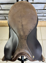 Load image into Gallery viewer, 17 1/2” Wide Ideal VSD/WH English Saddle - Brown - Working Hunter Cob - Part Suede