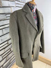 Load image into Gallery viewer, Gents Caldene Keepers Tweed Hunt Coat - Size 42