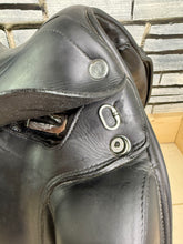 Load image into Gallery viewer, 17” Medium Prestige Engelke D2 Dressage Saddle - Black