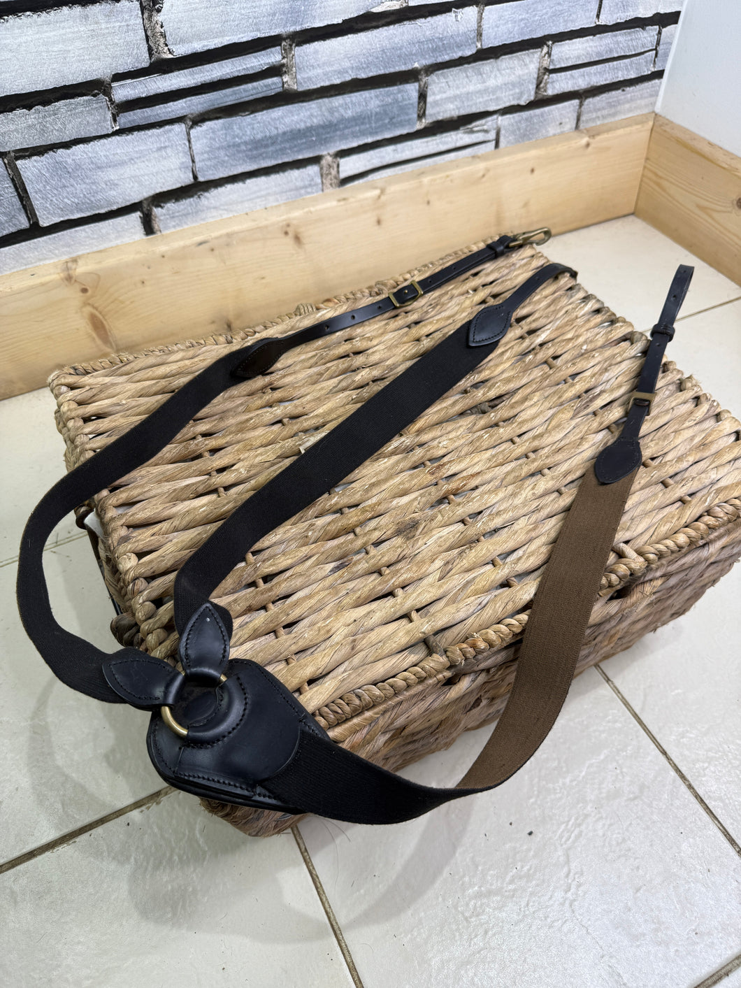 S/H Elasticated V-Check SJ Breastplate - Full - Black/Brass