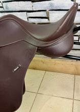 Load image into Gallery viewer, 17” MW/Changeable Gullet Wintec 500 VSD GP Saddle - Brown - Cair