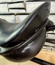 Load image into Gallery viewer, 17 1/2” Wide-XW Jeffries Falcon English Event GP Saddle - Black