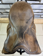 Load image into Gallery viewer, 18” MW Fylde Marjory Suede Show/Working Hunter Saddle -Brown- Suede Top