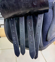 Load image into Gallery viewer, 17 1/2” XW Thorowgood Griffin Standard GP Saddle - Black