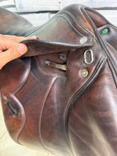 Load image into Gallery viewer, 17” +1 (MW) Equipe Synergy Jump Saddle - Brown - Double Flap