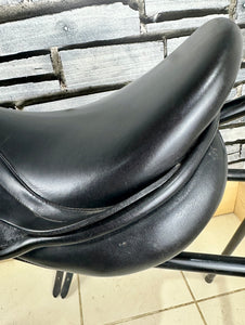 16 1/2” Wide  Kentaur Eventer I Monoflap Jump/XC Saddle - Black