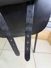 Load image into Gallery viewer, 17” Wide Trapezius Panel Saddle - Black