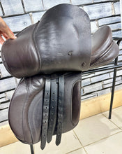 Load image into Gallery viewer, 17 1/2” Wide Ideal International Event Saddle - Brown