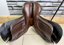 Load image into Gallery viewer, 17 1/2” 28 (M) Stubben Siegfried Extra GP/Jump Hunting Saddle - Brown