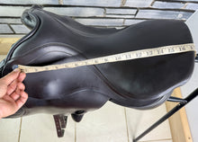 Load image into Gallery viewer, 17” Medium Albion K3 MonoFlap Jump Saddle - Brown