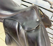 Load image into Gallery viewer, 17” MW Voltaire Lexington Monoflap Jump Saddle -2021- Brown
