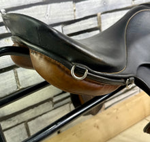 Load image into Gallery viewer, 18” 28 (MN) Stubben Siegfried C.S. Jump Saddle - Brown