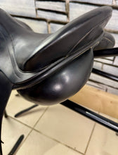 Load image into Gallery viewer, 17 1/2” MW-Wide Albion Legend K2 Dressage Saddle - Black