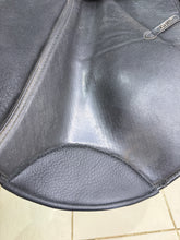 Load image into Gallery viewer, 17” XW Thorowgood Griffin Cob GP Saddle - Black - Extra Wide - Flat Tree - 4 Straps