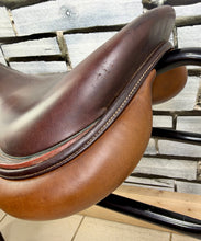Load image into Gallery viewer, 17 1/2” Medium-MW Devoucoux Biarritz Double Flap Jump Saddle - Brown/Tan
