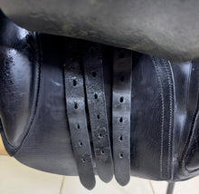 Load image into Gallery viewer, 17” MW Oakland House Saddlery GP/Jump Saddle - Black - Cob Medium Wide