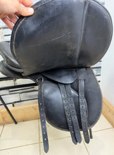 Load image into Gallery viewer, 17” Wide Thorowgood Griffin Cob GP Saddle -Black- Flat Tree - W