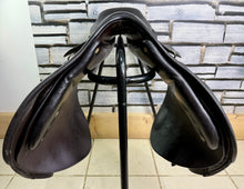 Load image into Gallery viewer, 17” Medium Morris &amp; Nolan Close Contact Jumping Saddle - Brown