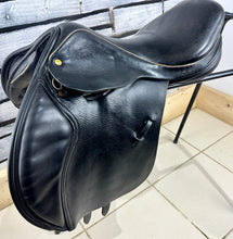 Load image into Gallery viewer, 17” Medium Black Country Jump Saddle - Black