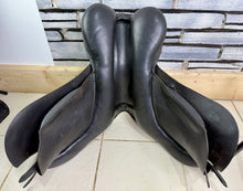 Load image into Gallery viewer, 17 1/2” MW English GP/Jump Saddle - Black