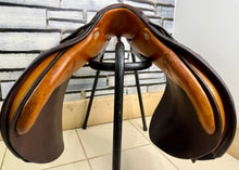 Load image into Gallery viewer, 16 1/2” MW Harry Dabbs Original AO Close Contact Jump Saddle - Brown