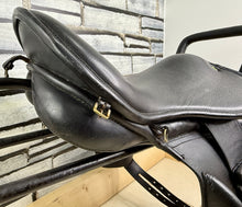 Load image into Gallery viewer, 17” Wide GZS Para/RDA/Learner Saddle - Black