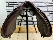 Load image into Gallery viewer, 17” MW-Wide Ideal Ramsey Show/WH Saddle - Brown