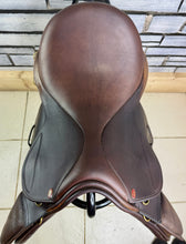 Load image into Gallery viewer, 17 1/2” Wide R&amp;R Ideal Event/Grandee Saddle - Brown