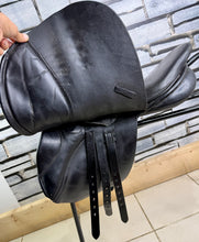 Load image into Gallery viewer, 16 1/2 - 17” MN Bespoke Classic Jump Saddle - Black -High Wither- TB/ROR - Big Blocks