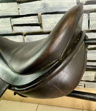 Load image into Gallery viewer, 17 1/2” Medium Black Country Event/GP Saddle - Black