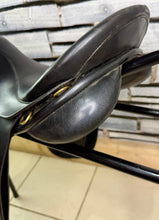 Load image into Gallery viewer, 17” Wide Farrington/Shires GP Saddle - Black