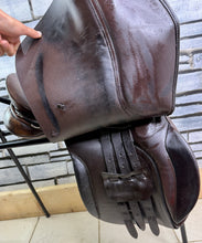 Load image into Gallery viewer, 16 1/2” Wide Sandringham Cob GP Saddle - Brown - English Leather