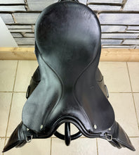 Load image into Gallery viewer, 17 1/2” Extra Wide M&amp;J Saddlery English GP Saddle - Black - XW Cob Tree