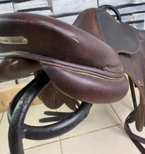 Load image into Gallery viewer, 16 1/2” MW Antares Connexion Monoflap Jump Saddle - Brown