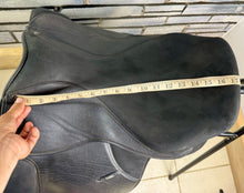 Load image into Gallery viewer, 17 1/2” XXW Thorowgood Griffin Cob GP Saddle - Black - Extra Wide - Flat Tree - 4 Straps