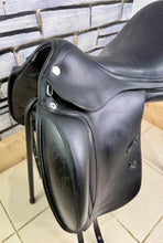 Load image into Gallery viewer, 17” Medium Prestige Engelke D2 Dressage Saddle - Black